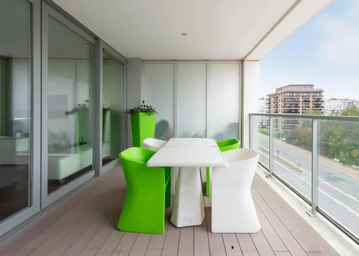 In Near Wellington Racecourse *