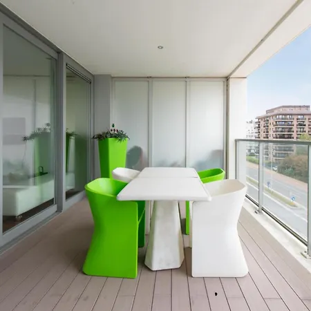 In Near Wellington Racecourse *