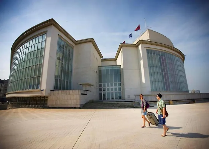 In Near Wellington Racecourse * אוסטנדה